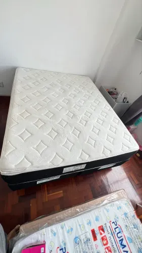 Cama box com colchão queen em perfeito estado