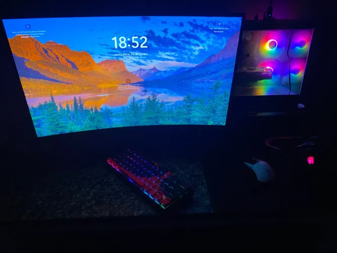 Setup Gamer Completo Premium (RTX 5060Ti / 240Hz / Superlight 2) - 2 Meses de Uso