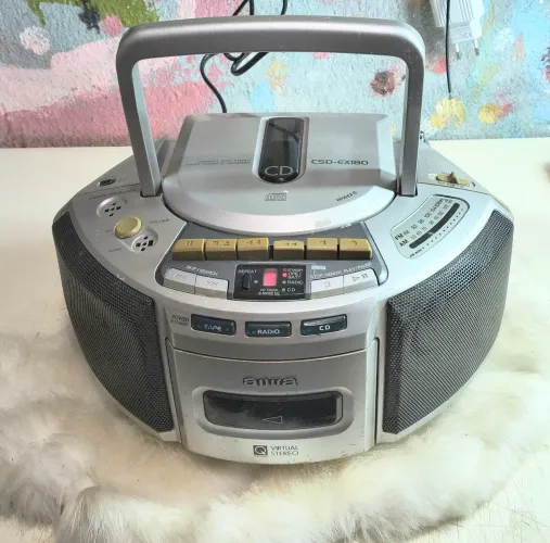 Rádio Boombox antigo Aiwa c/ defeito