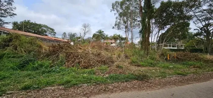 Terreno à venda em Parque do Terceiro Lago