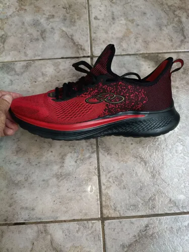 Vendo tênis olímpicos. 43 muito confortável.100, reais semi novo.