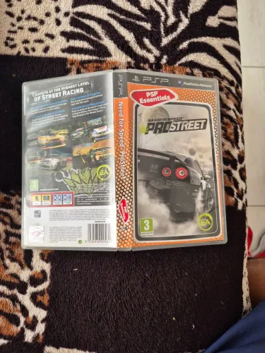 Need for Speed: ProStreet (Edição Essentials)