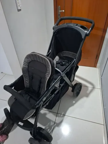 Facilite seu passeio! Carrinho de Gêmeos (chicco) Super Prático em Ótimo Estado