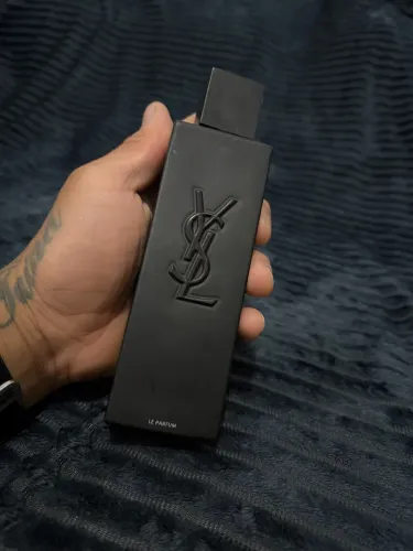 Y Le Parfum da renomada grife Yves Saint Laurent (YSL).100ml