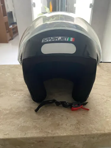Capacete preto