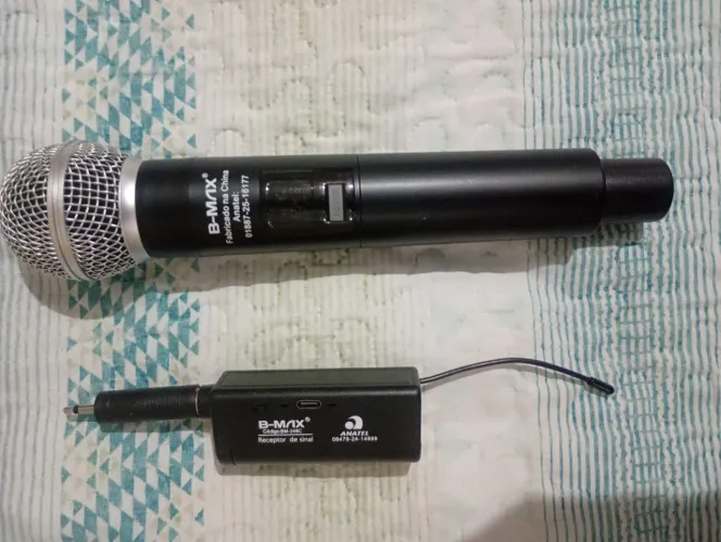 Vendo microfone sem fio recarregável profissional marca B-MAK todo original 