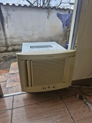 Ar-condicionado de Janela Electrolux 110V - Gelando Perfeito (Vendo ou Troco)