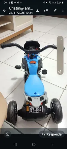 Vende-se um triciclo com pedal no na caixa
