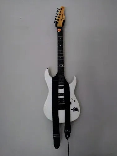 Vendo Guitarra Tagima TW Series TW-510 Stratocaster + Amplificador