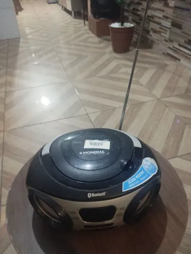 Rádio portátil Mondial Bluetooth USB CD FM - AM tudo funcionando perfeitamente.