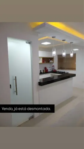 Porta de vidro, já desmontada .
