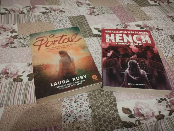 "O Portal" & "Hench, trabalho sujo" | Revenda de dois livros de suspense (ambos).