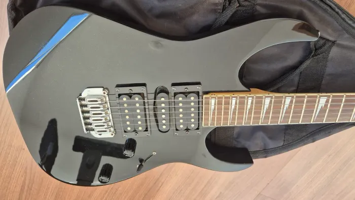 Guitarra ibanez Gio preta + amplificador