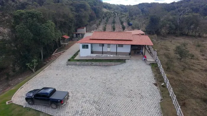 Sitio com casa Piedade dos Gerais /MG.