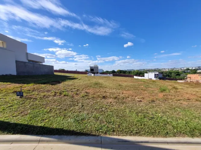 Lote/Terreno no Condomínio Horizontal Jardins Versalles Aparecida de Goiânia