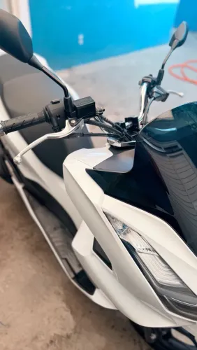 PCX 2025, única dona com apenas 280km rodados