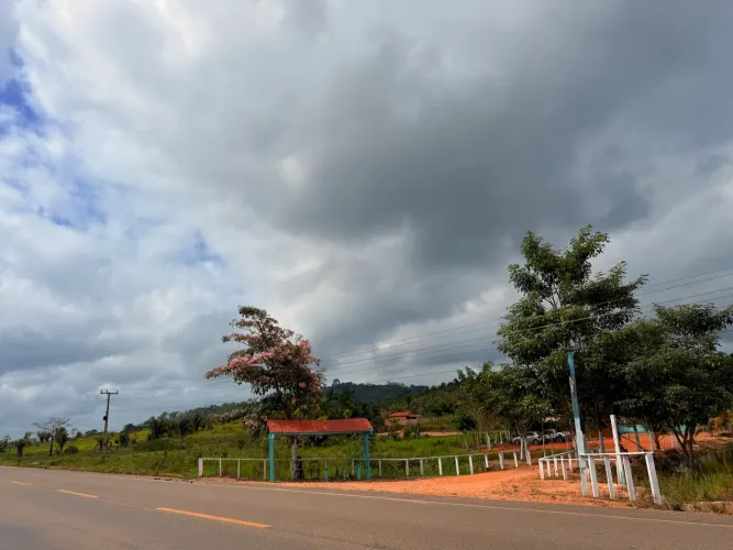 Balneário e Pousada à Venda - 18+ Quartos, Piscina, Lagos e Área de Eventos