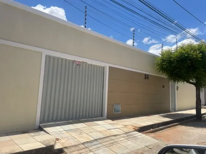 Casa espaçosa e confortável, para quem busca comodidade e qualidade de vida. *