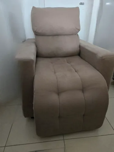 Poltrona Reclinável Confortável em Tecido Bege - Excelente Estado