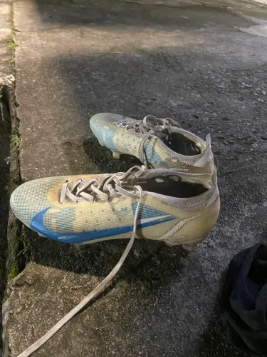 Chuteira Nike mercurial