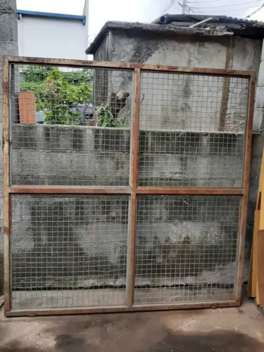 Portão de ferro duas folhas grandes com trinco