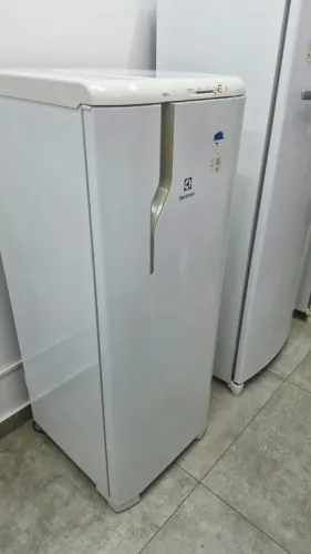 Geladeira Electrolux Cycle Defrost 240L Degelo Prático Uma Porta Branca