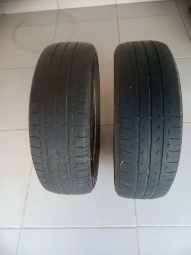 Vende-se 2 pneus Bridgestone aro 15 -185R15/65/88h