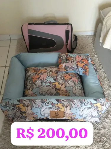 Vendo cama-pet e bolsa de transporte.