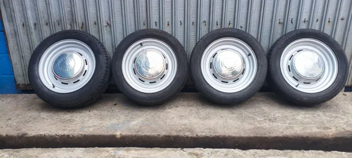 Jogo de rodas do Chevette tubarão 15 