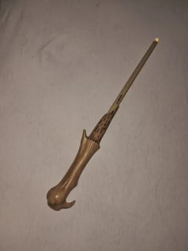 Varinha do Voldemort de Harry Potter que Acende Usada