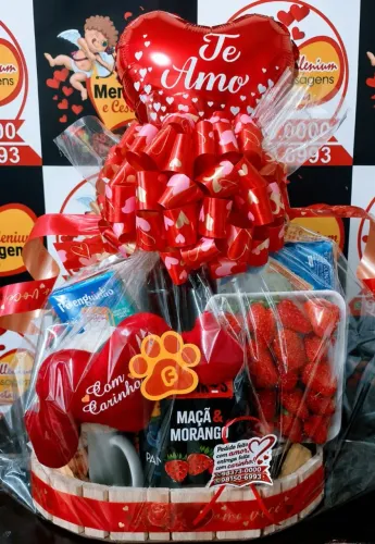 Cesta de café da manhã, lanche e presentes
