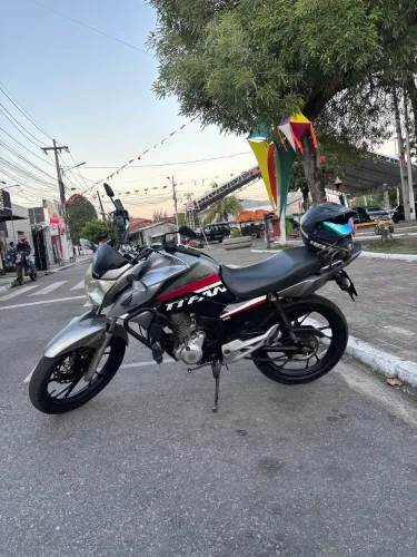Honda FAN 160 (com estilo adaptado para Titan)