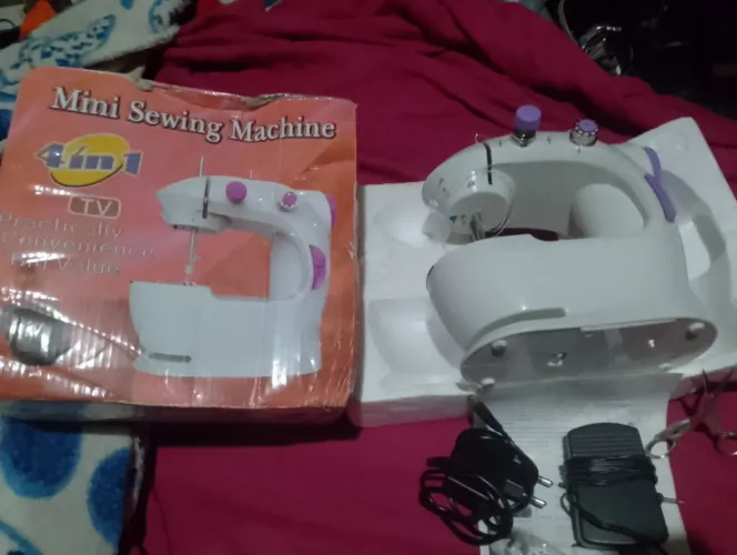 Mini máquina de costura