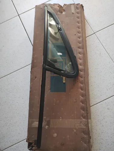 QUEBRA VENTO D-20 A-20 D-40 DIREITO VIDRO VERDE LOGO GM