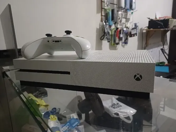 Xbox One S 1TB com controle