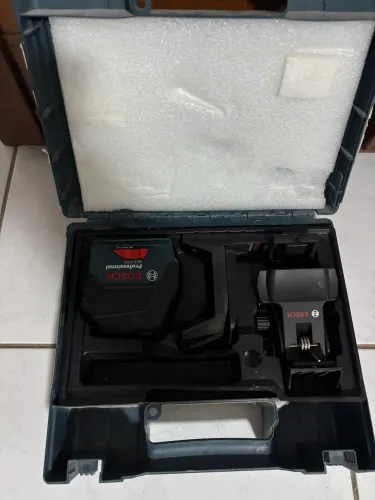 Nível a Laser e Tripé Bosch