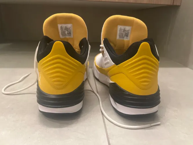 Air jordan max aura 4