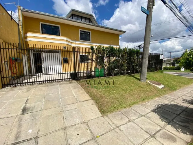Sobrado com 3 dormitórios à venda, 180 m² por R$ 1.250.000,00 - Capão Raso - Curitiba/PR