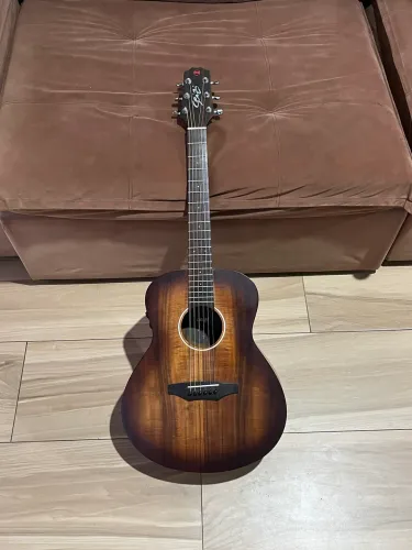 Violão SEIZI MINI RYU. Tampo SÓLIDO em KOA. Efeitos REVERB, Chorus, Delay. Estado de NOVO