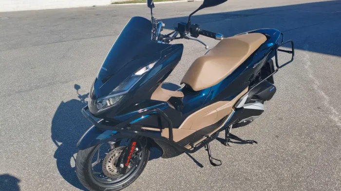 PCX DLX Azul Tenho duas Único Dono Meu Nome Fotos das Duas . Estado de Okm Leia o Anúncio 
