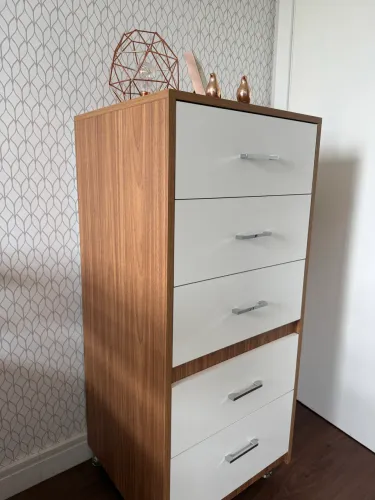 Cômoda Linda Branca com Amadeirado 5 gavetas 