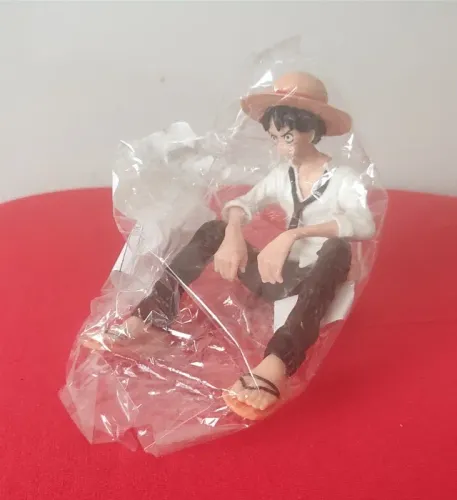 Boneco Anime Luffy Posição Sentada Lacrado