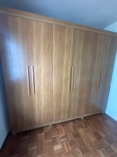 Vendo guarda roupa 6 portas