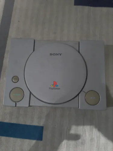 Playstation 1 modelo japonês