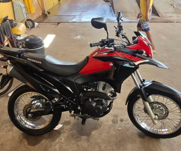 XRE 190 ABS VERMELA PRETA SEM DETALHE