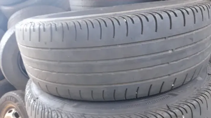 Pneu 205 /70 /16 meia vida, 250 reais par.