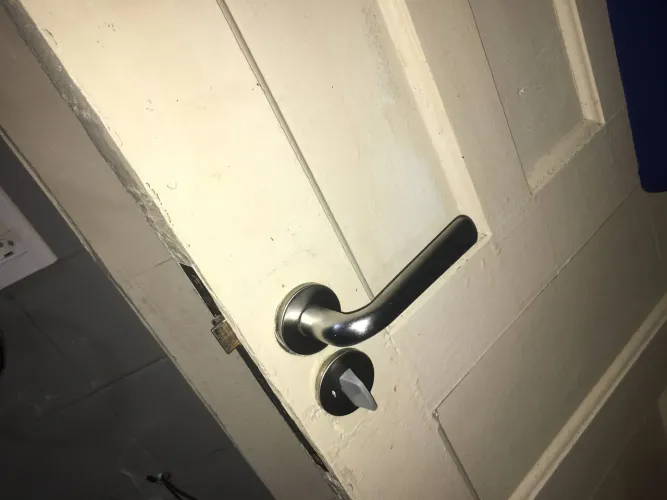 Fechadura c tranca interna p porta de banheiro ou quarto