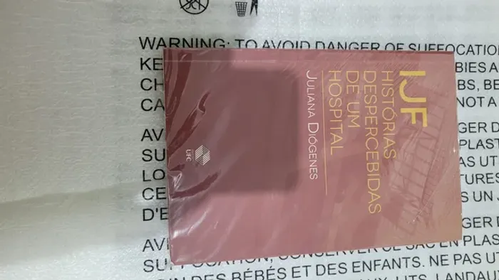 Livro Histórias despercebidas de um hospital 