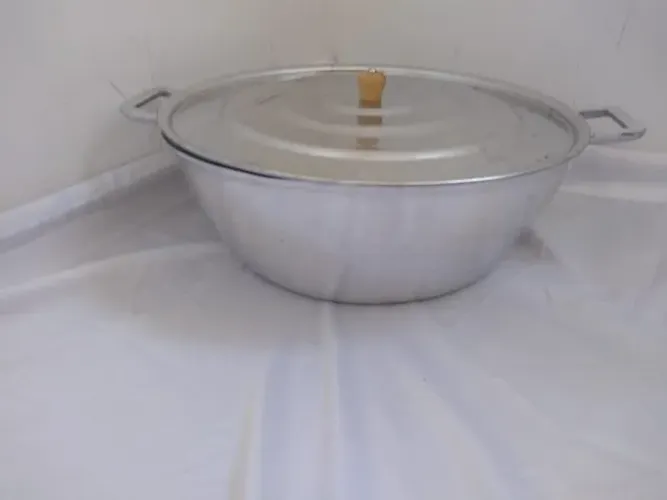 Tacho de alumínio batido nº50 com tampa
