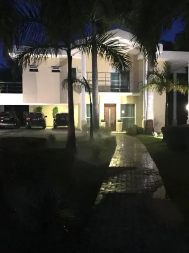 Busca vida - Casa de Luxo com Piscina em Condomínio Fechado